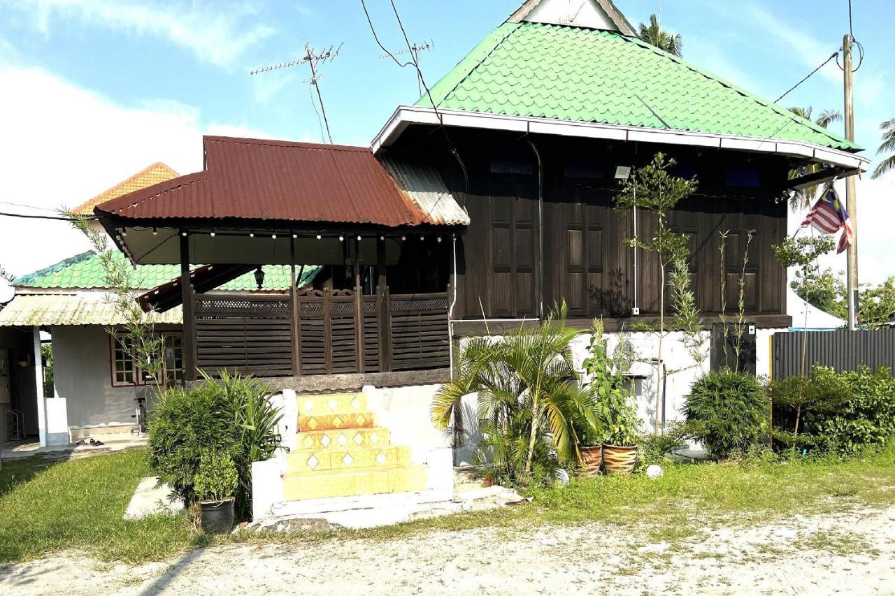 Oyo Home 90495 Homestay Kampung Kota Aur Сунгай Петани Екстериор снимка