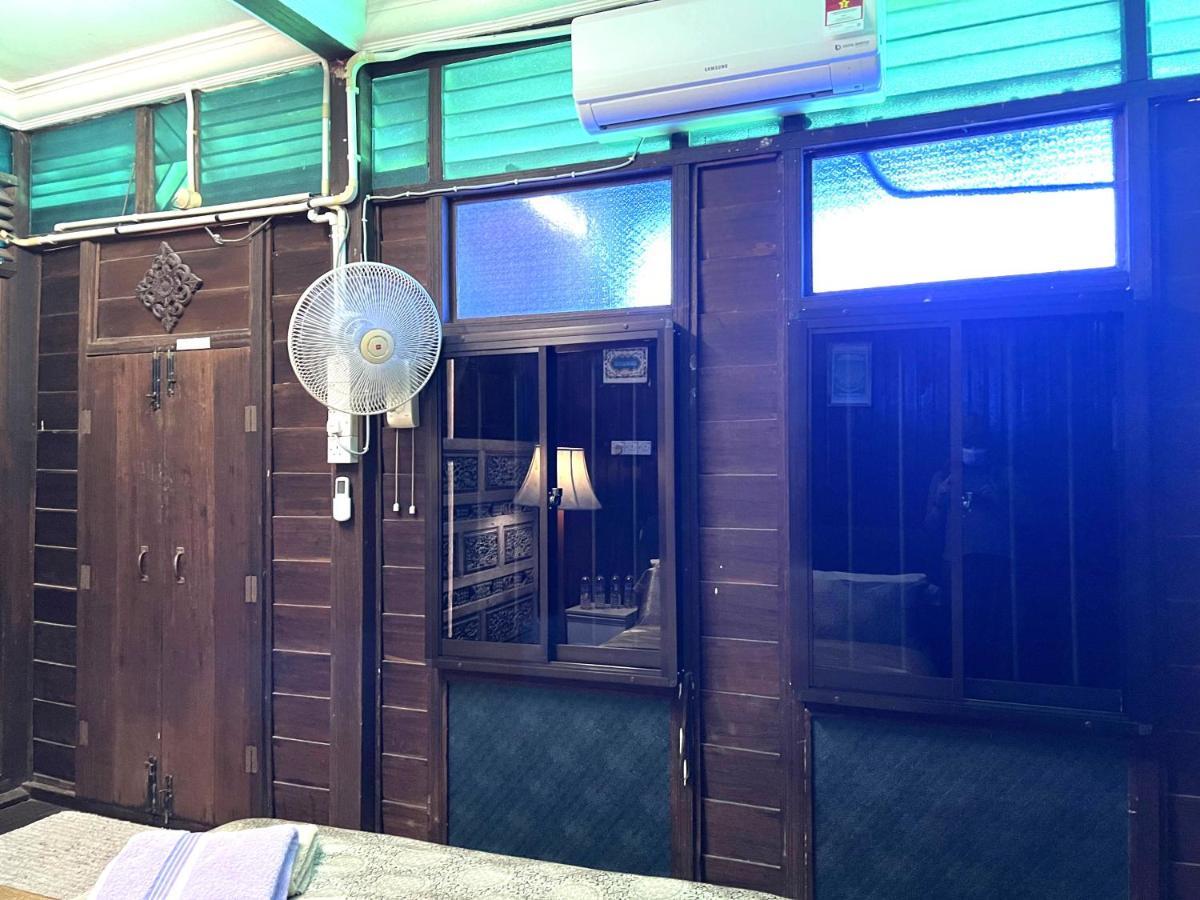 Oyo Home 90495 Homestay Kampung Kota Aur Сунгай Петани Екстериор снимка